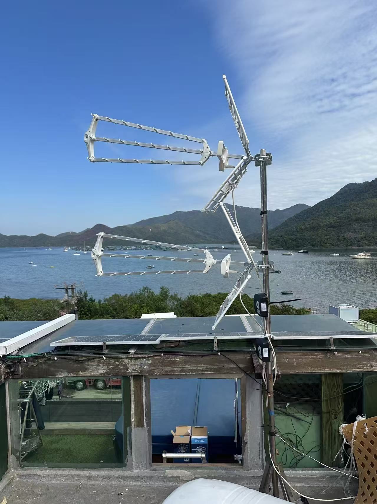 臨水樓宇天線陣列安裝實拍